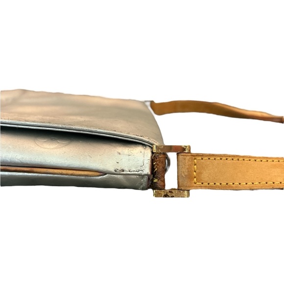 Louis Vuitton Silver LV Logo Vernis Leather Thompson Street Bag Purse - Picture 14 of 14